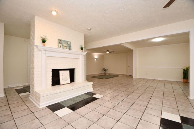16823 Cobble Ridge Drive, Sugar Land, TX 77498