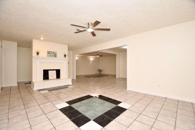 16823 Cobble Ridge Drive, Sugar Land, TX 77498