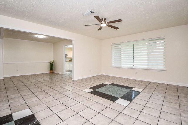 16823 Cobble Ridge Drive, Sugar Land, TX 77498