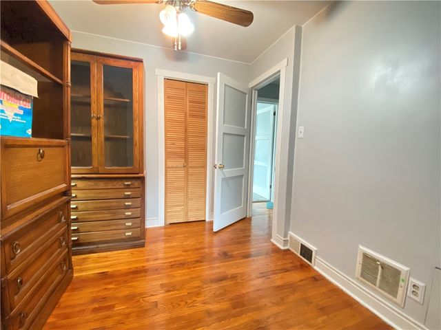 11 Washington Dr, Monessen, PA 15062