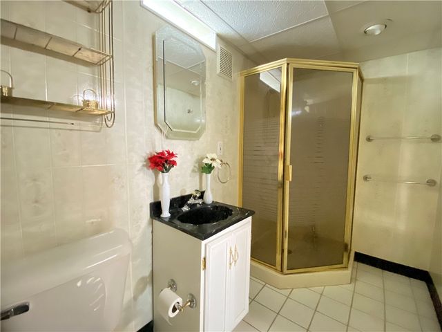 11 Washington Dr, Monessen, PA 15062