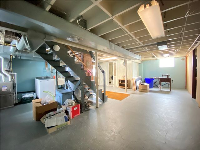 11 Washington Dr, Monessen, PA 15062