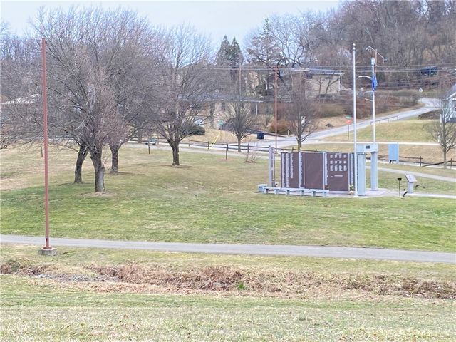 11 Washington Dr, Monessen, PA 15062