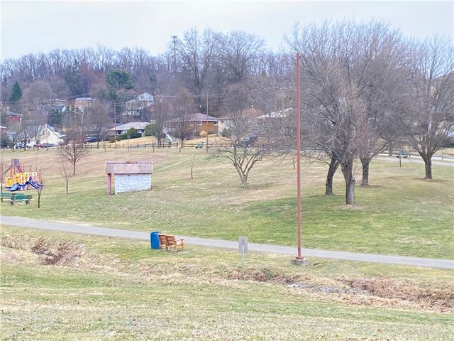 11 Washington Dr, Monessen, PA 15062
