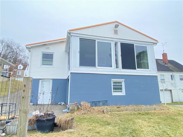 11 Washington Dr, Monessen, PA 15062