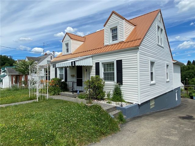 11 Washington Dr, Monessen, PA 15062