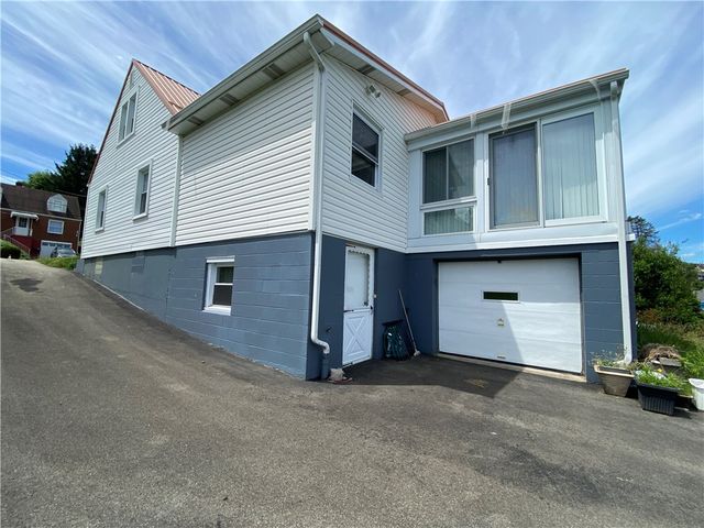 11 Washington Dr, Monessen, PA 15062