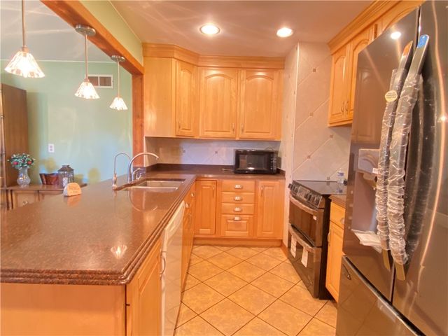 11 Washington Dr, Monessen, PA 15062