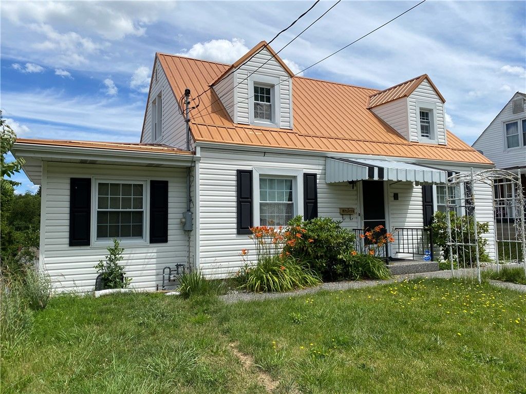 11 Washington Dr, Monessen, PA 15062