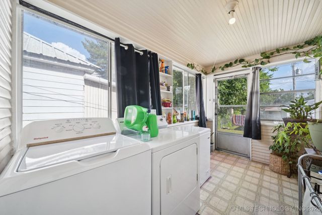 805 W Gentry Street, Henryetta, OK 74437