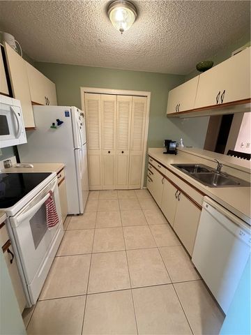46 Plantation Drive 101, Vero Beach, FL 32966