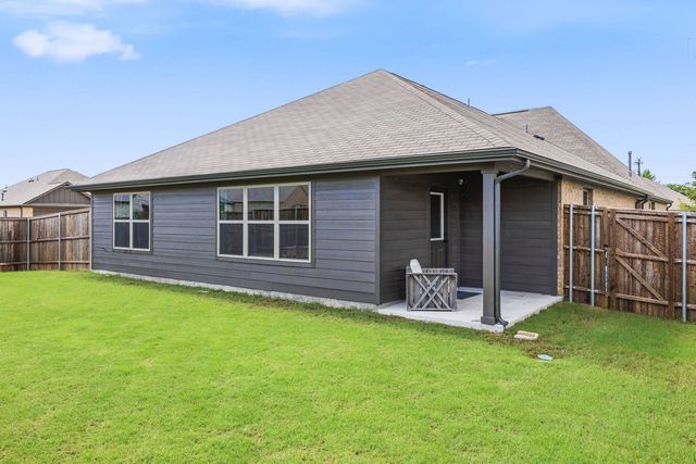 557 Stone Hollow Drive, Van Alstyne, TX 75495