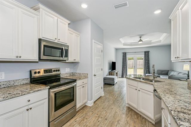 3588 Whitetail Ln, Pensacola, FL 32526