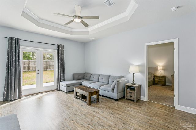 3588 Whitetail Ln, Pensacola, FL 32526