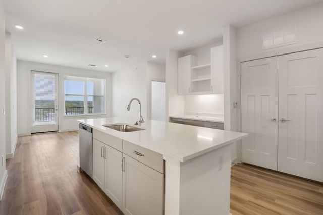 405 N Ewing Avenue 406, Dallas, TX 75203