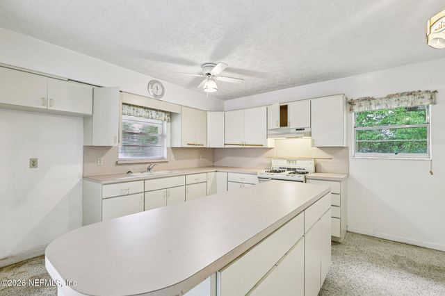 2061 AZALEA Lane, Orange Park, FL 32073