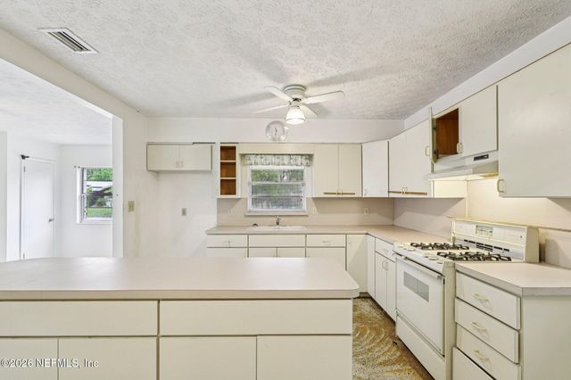 2061 AZALEA Lane, Orange Park, FL 32073