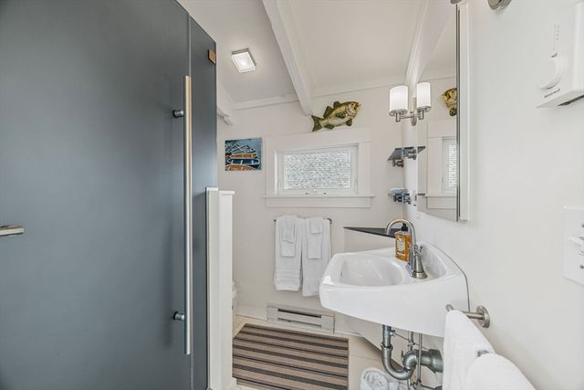 535 Commercial St 2, Provincetown, MA 02657