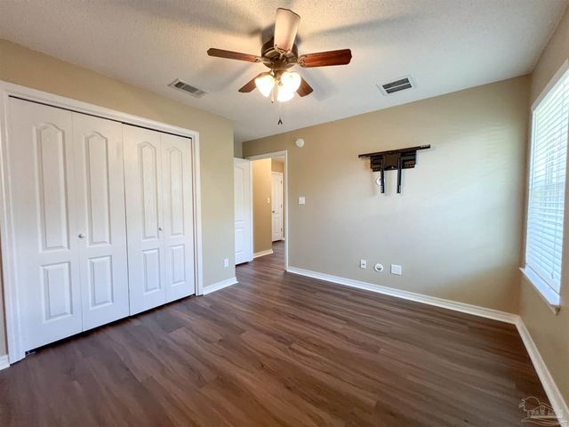5866 Chi Chi Cir, Milton, FL 32570