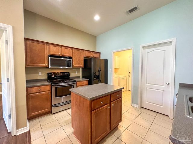 5866 Chi Chi Cir, Milton, FL 32570