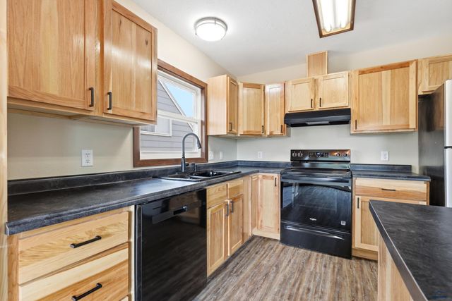 427 CITY SPRINGS LN, Rapid City, SD 57702