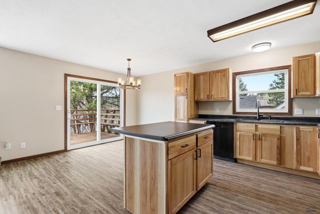 427 CITY SPRINGS LN, Rapid City, SD 57702