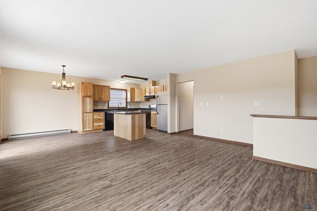 427 CITY SPRINGS LN, Rapid City, SD 57702