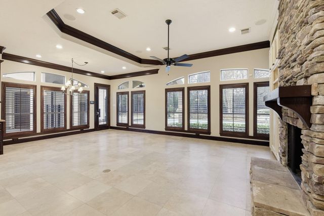 30 N Palmiera Cir, The Woodlands, TX 77382