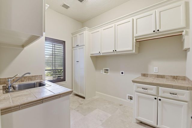 30 N Palmiera Cir, The Woodlands, TX 77382