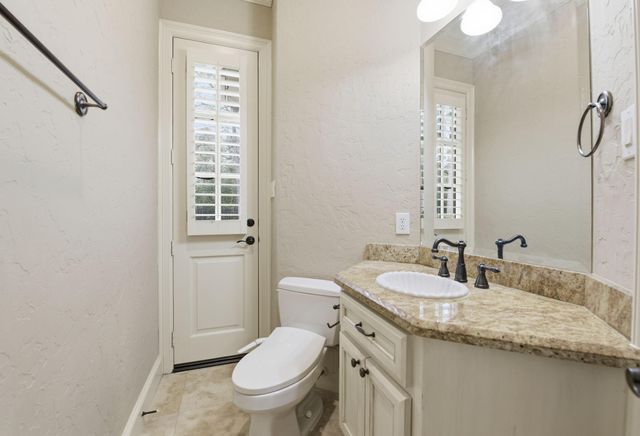 30 N Palmiera Cir, The Woodlands, TX 77382