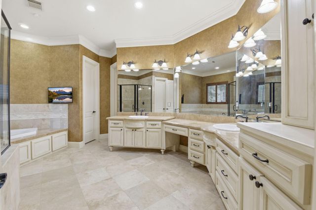 30 N Palmiera Cir, The Woodlands, TX 77382