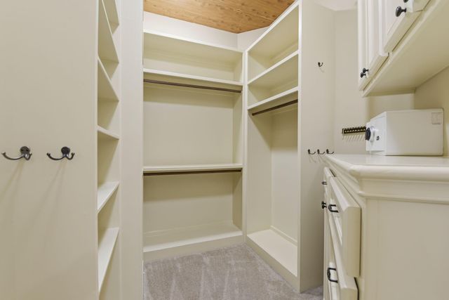 30 N Palmiera Cir, The Woodlands, TX 77382