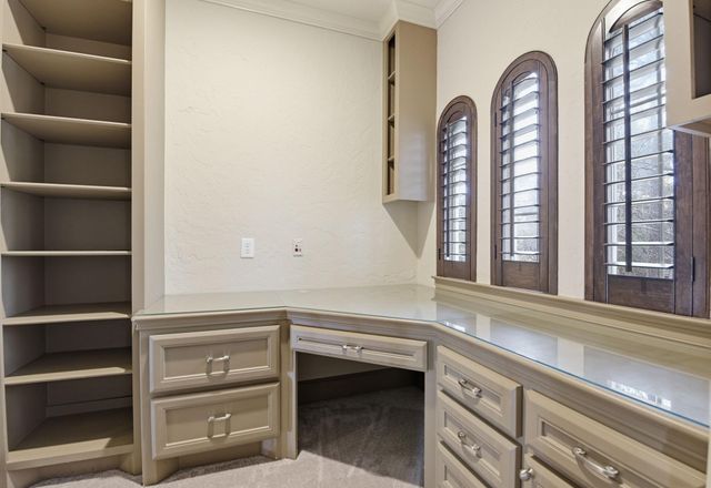 30 N Palmiera Cir, The Woodlands, TX 77382