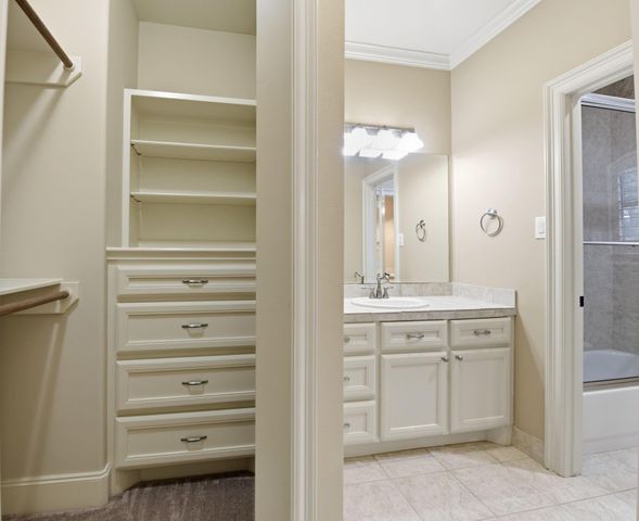 30 N Palmiera Cir, The Woodlands, TX 77382