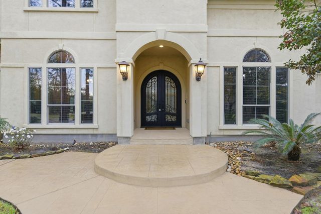 30 N Palmiera Cir, The Woodlands, TX 77382