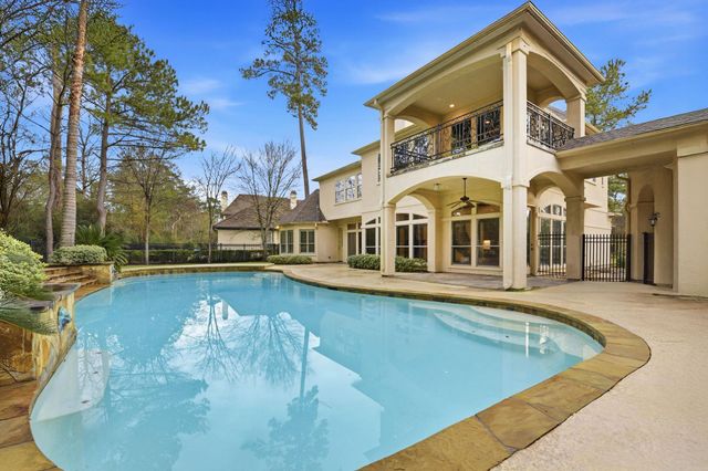 30 N Palmiera Cir, The Woodlands, TX 77382