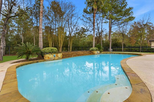 30 N Palmiera Cir, The Woodlands, TX 77382