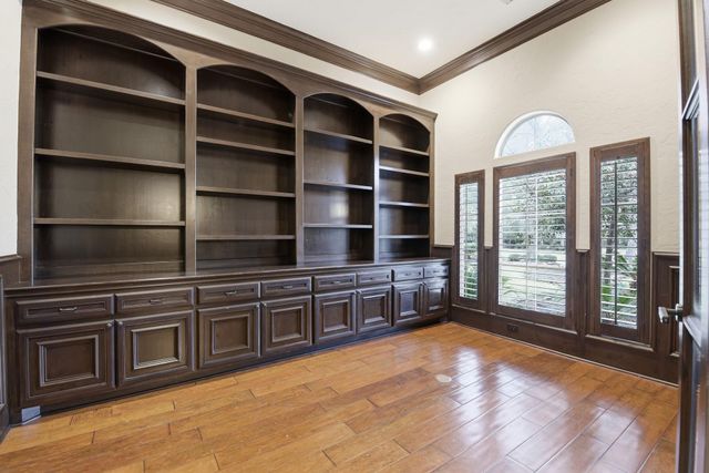 30 N Palmiera Cir, The Woodlands, TX 77382