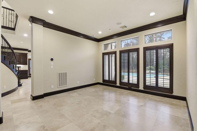 30 N Palmiera Cir, The Woodlands, TX 77382