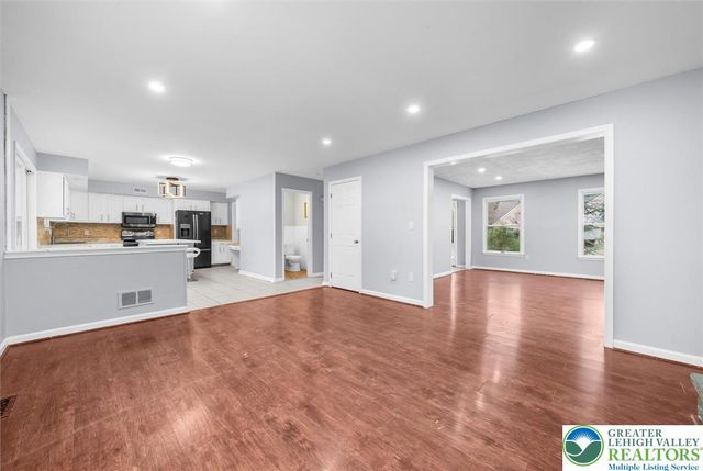 5770 fresh meadow Drive, Lower Macungie Twp, PA 18062