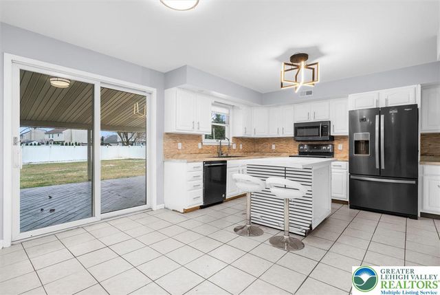 5770 fresh meadow Drive, Lower Macungie Twp, PA 18062