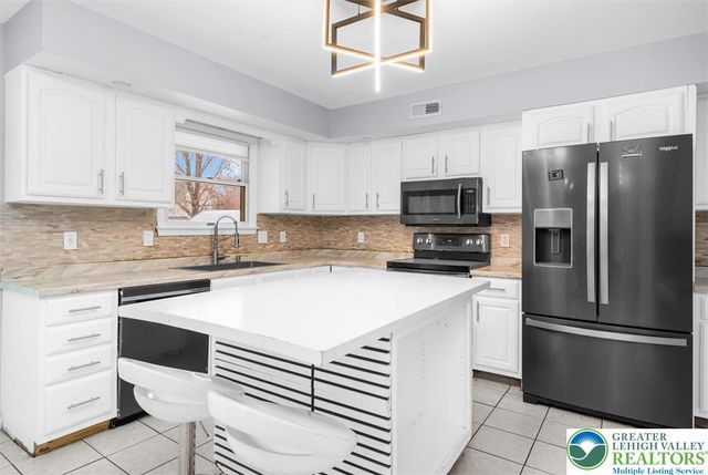 5770 fresh meadow Drive, Lower Macungie Twp, PA 18062