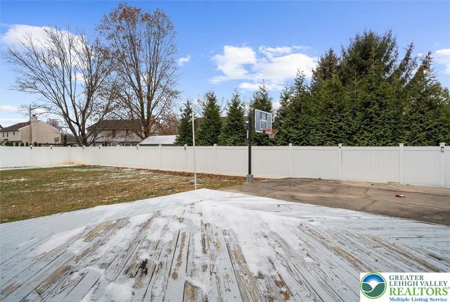 5770 fresh meadow Drive, Lower Macungie Twp, PA 18062