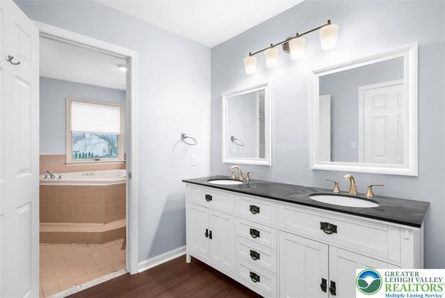 5770 fresh meadow Drive, Lower Macungie Twp, PA 18062