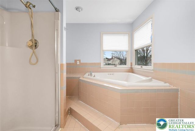 5770 fresh meadow Drive, Lower Macungie Twp, PA 18062