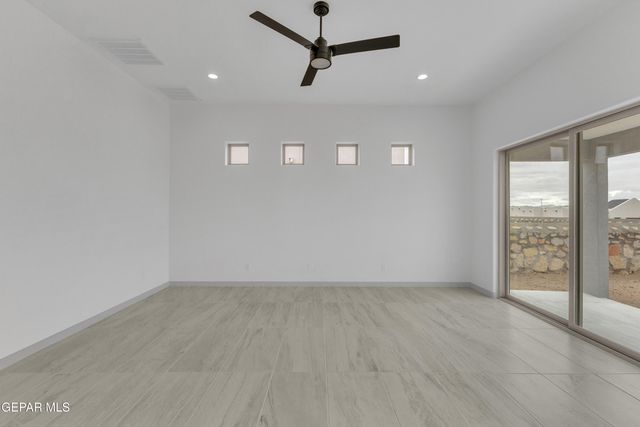 858 Harpendem Drive, Horizon City, TX 79928