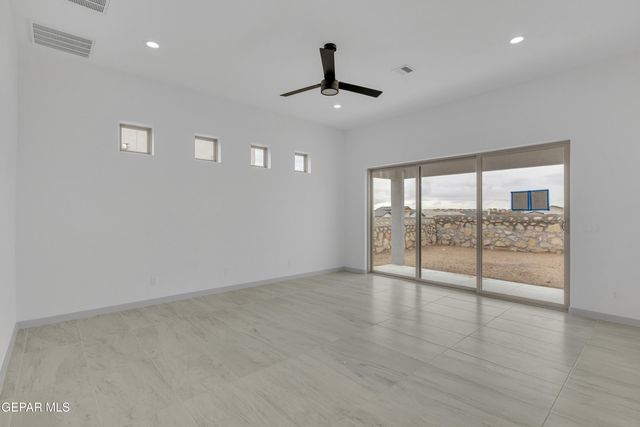 858 Harpendem Drive, Horizon City, TX 79928