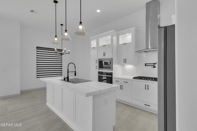858 Harpendem Drive, Horizon City, TX 79928