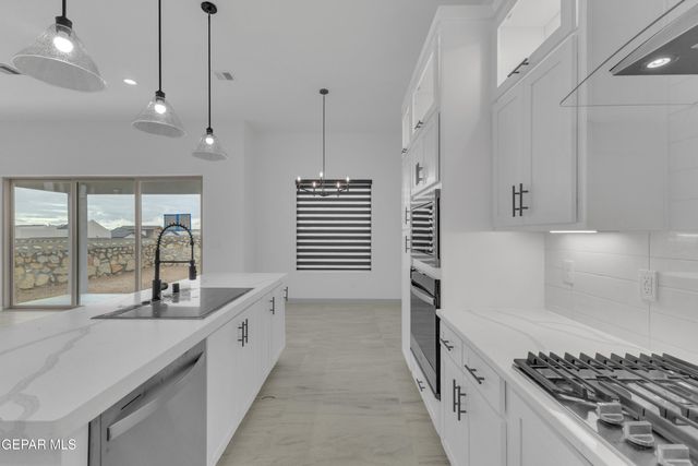 858 Harpendem Drive, Horizon City, TX 79928