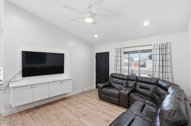 3065 E Leonora Street, Mesa, AZ 85213